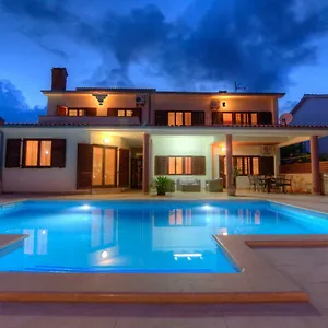 Komel With Pool Fažana